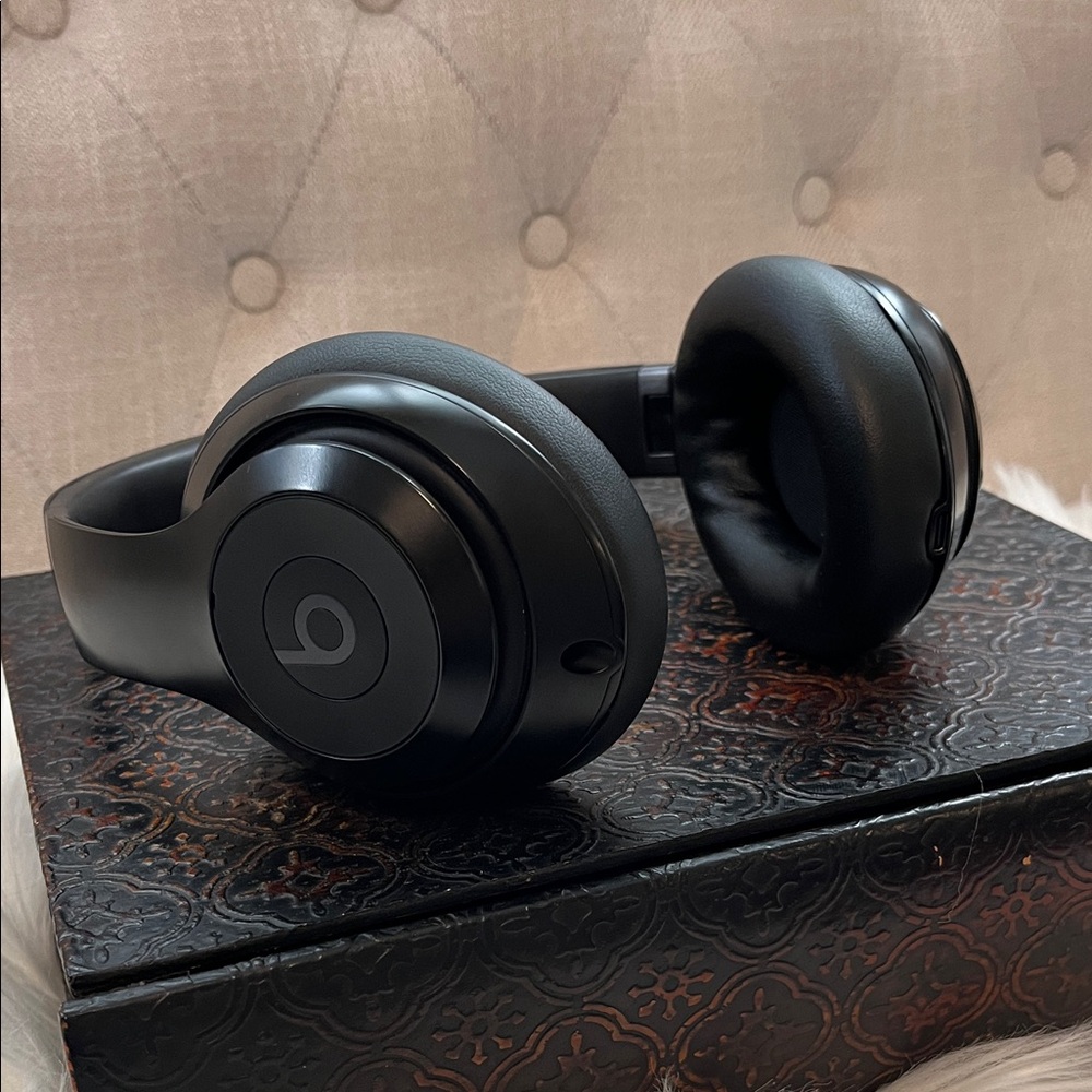 Beats Pro Black Wireless Headphones
